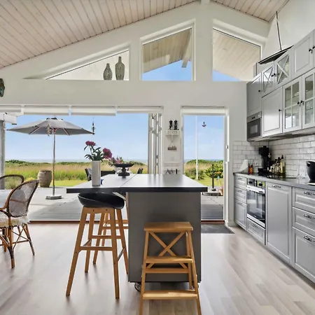 펜션 Fantastic Summer House With Sea View *