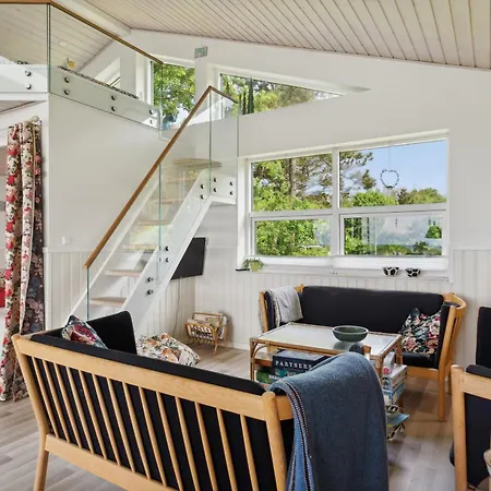 Fantastic Summer House With Sea View *
