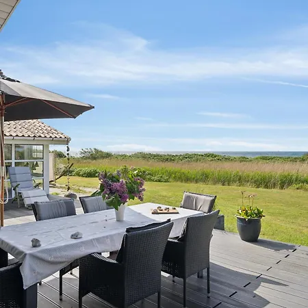 Fantastic Summer House With Sea View Holiday home
